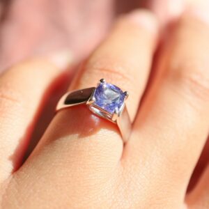 9K White Gold Cushion Cut Tanzanite Total 0.92 Carat 4-Claw Set Band Ring