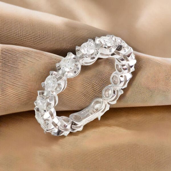 18K White Gold 15 Diamond Eternity Ring - Image 2